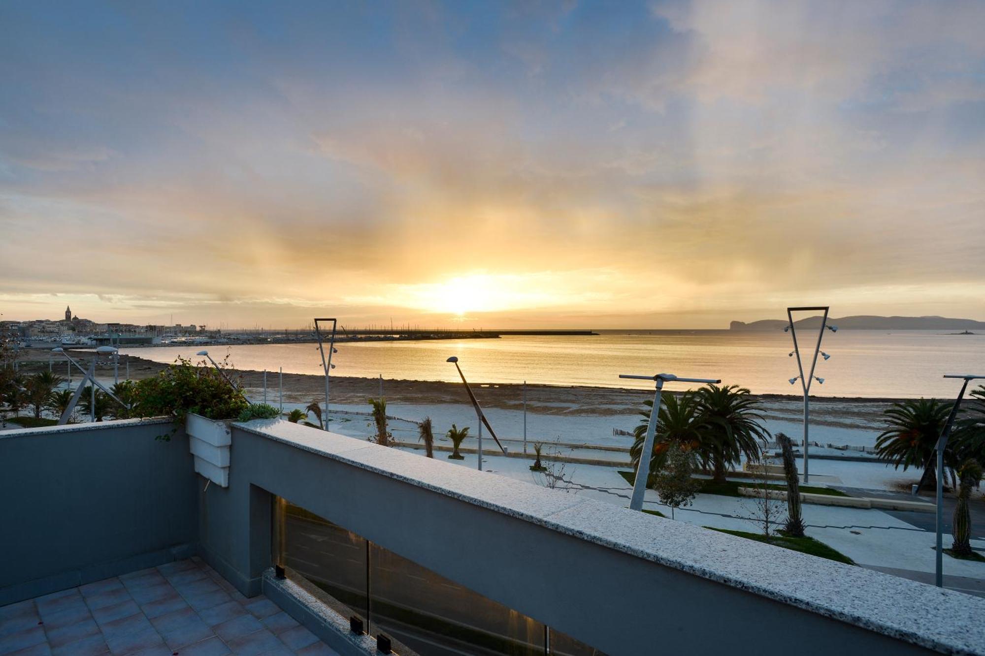 Luxury Garibaldi Apartment Alghero Exterior photo
